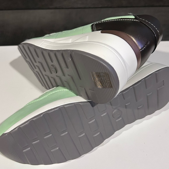 Mepaouo Wedge Sneakers Heel Platform Lace/ Zip Style
Women’s Sz 7.5 - Picture 7 of 8